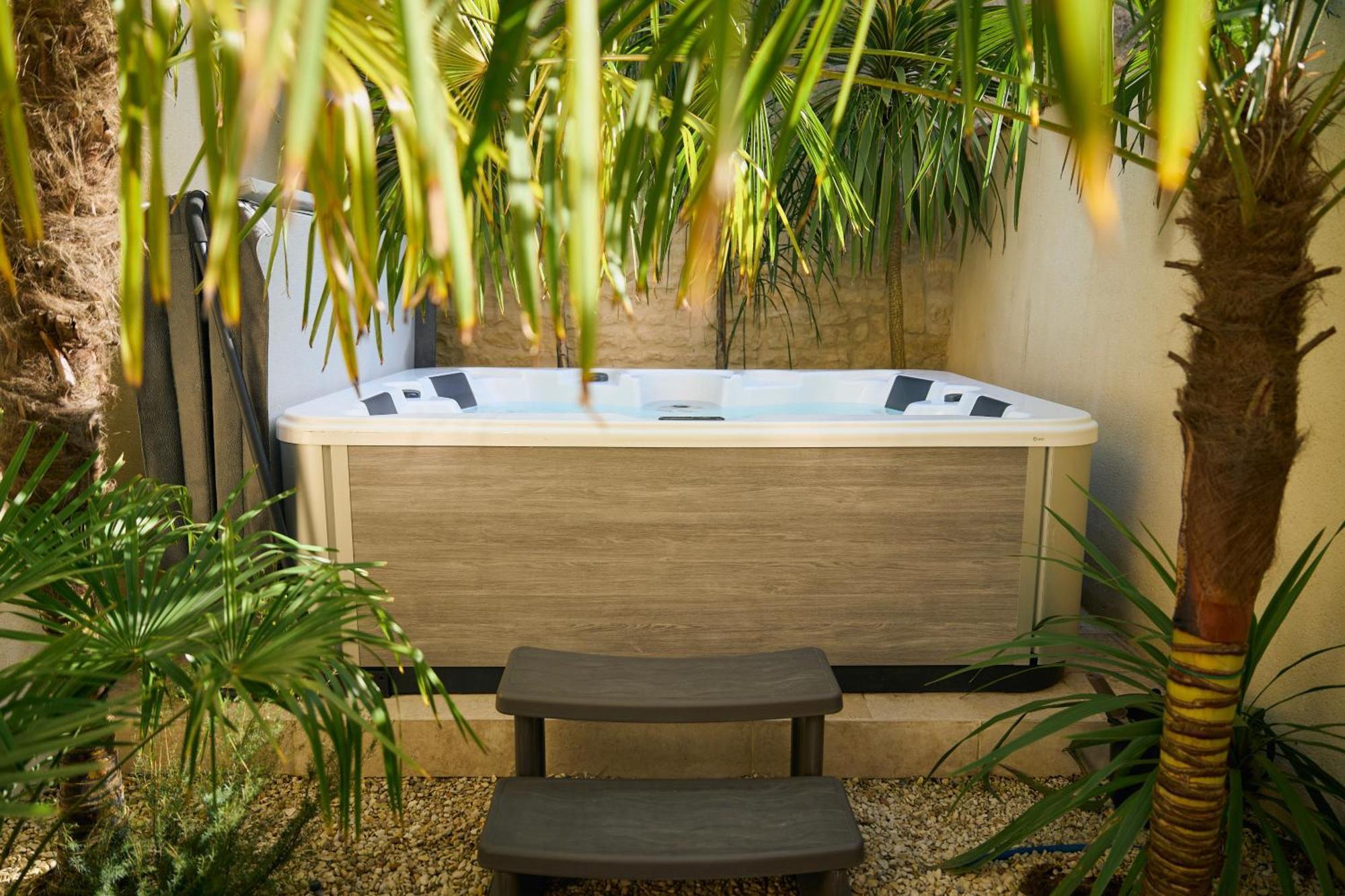 Suite Atypique - Jacuzzi Privatif En Centre Ville De Cognac Exterior foto